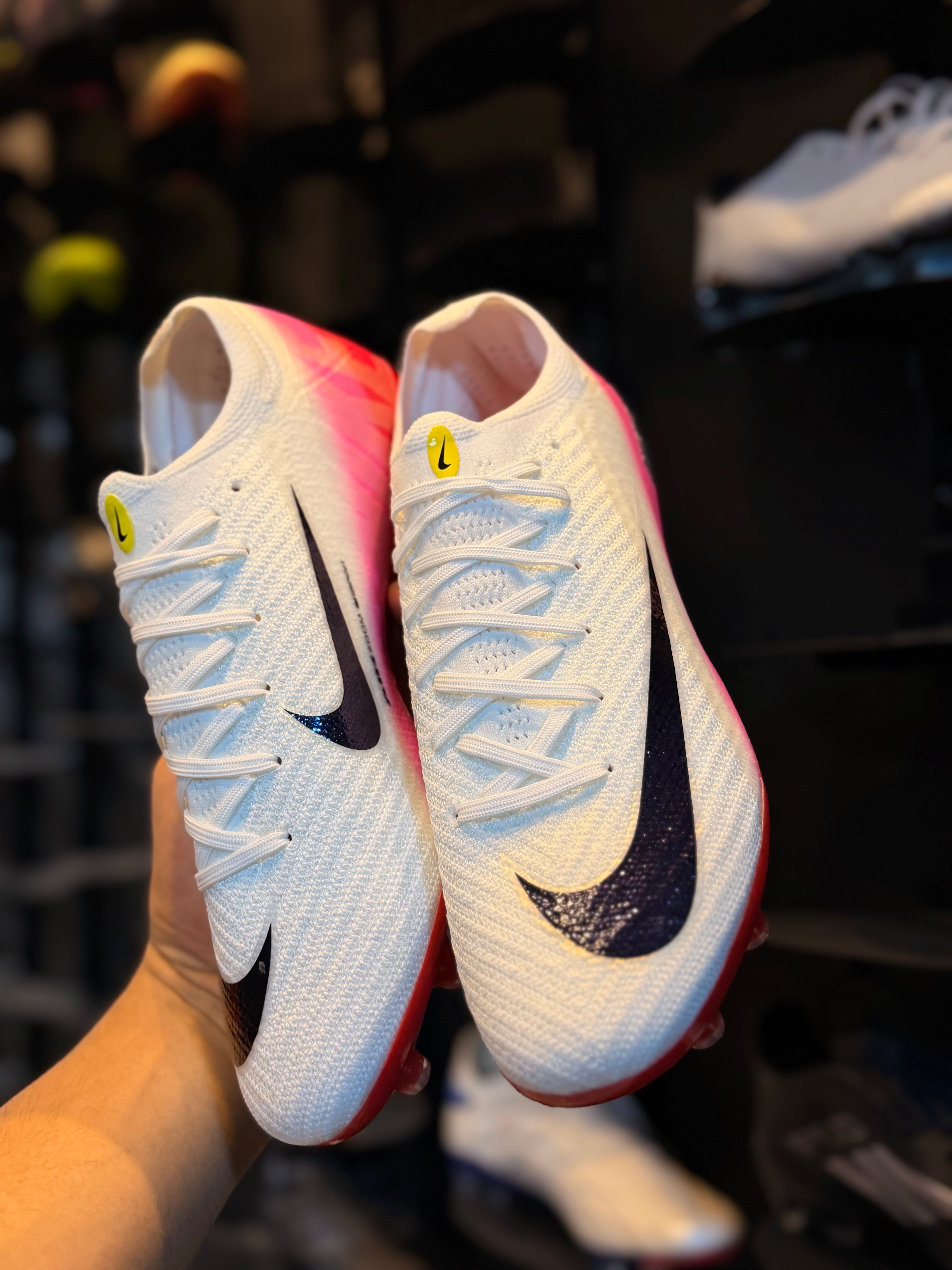 Mercurial vapor16 ag white red
