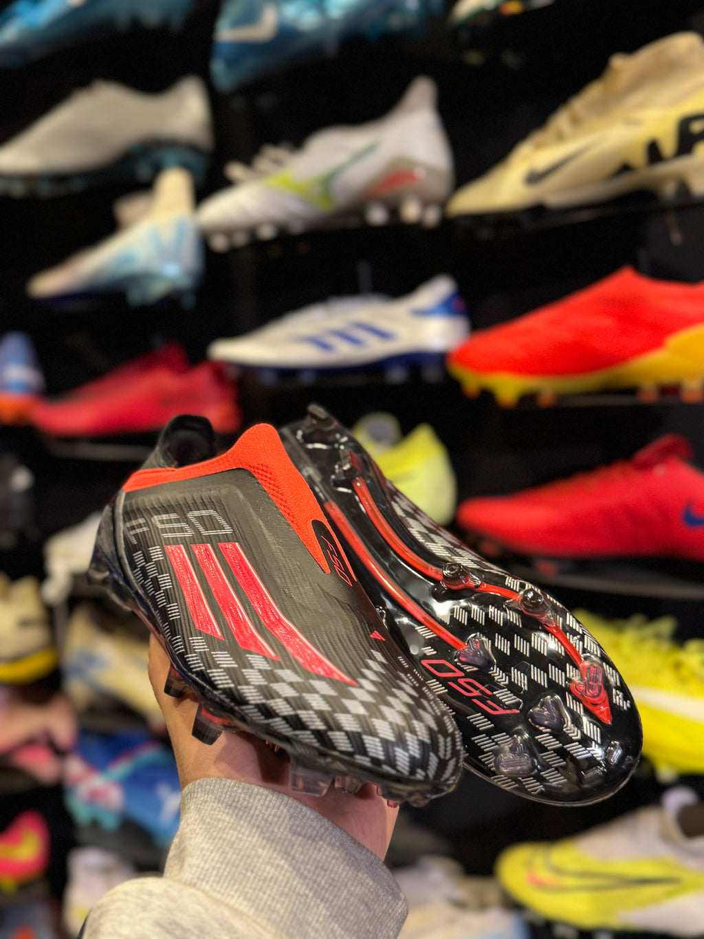 F50 black red